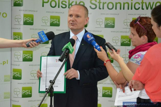 Poseł Dariusz Dziadzio podczas konferencji prasowej 1 lipca 2015. Fot. DZ