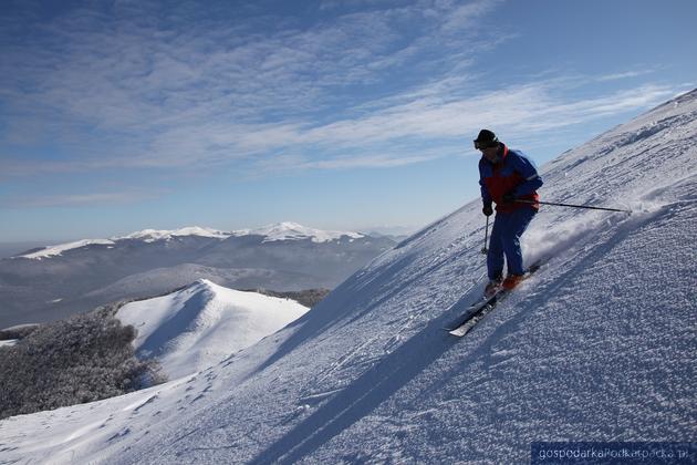 Bieszczadzkie połoniny można zdobywać na nartach skitourowych. Fot. Tomasz Rusznica