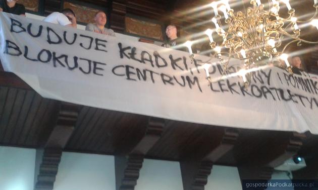 Protest kibiców Resovii na sesji Rady Miasta Rzeszowa