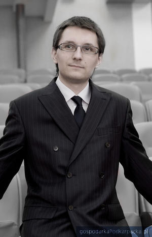 Jakub Sieradzki, Instytut Badań i Analiza Finansowych