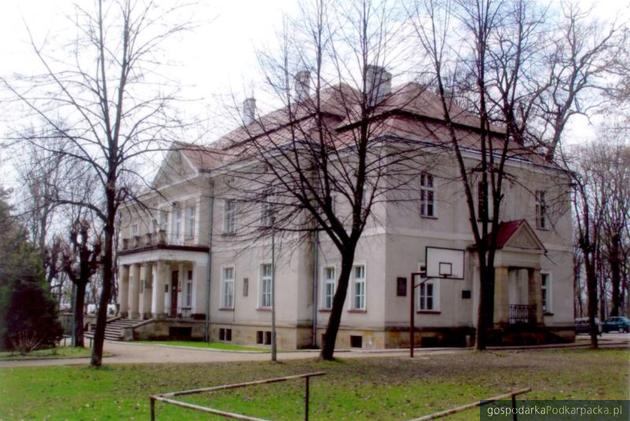 Trwa modernizacja pałacu Stawiarskich w Jedliczu