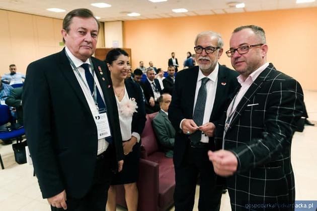 Od lewej Zbigniew Potocki, tłumaczka, ambasador Assad Abo Gulal oraz Piotr Grabek, doradca gospodarczy. Fot. Irakpol