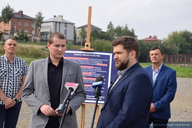 Kandydat na burmistrza Dębicy Mateusz Kutrzeba przedstawił program rozwoju mieszkalnictwa