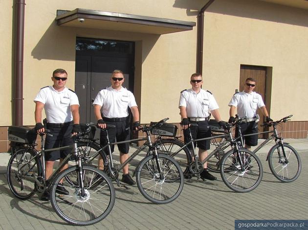 Policjanci w Stalowej Woli przesiedli się na rowery