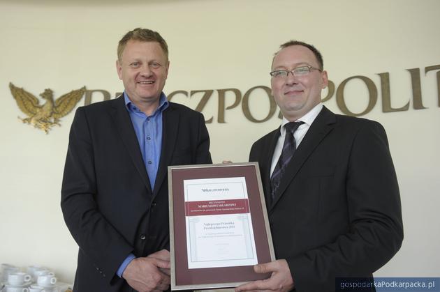 Od lewej Tomasz Wróblewski, redaktor naczelny Rzeczpospolitej oraz Mariusz Solarz laureat konkursu Najlepszy Prawnik 2011, fot. archiwum 