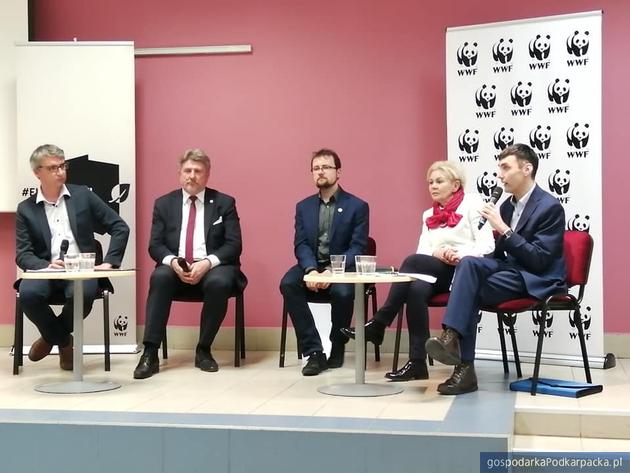Od lewej prowadzący debatę Roman Adamski, Bogdan Rzońca, Krystyna Skowrońska, Maciej Józefowicz, Marcin Jurzysta 