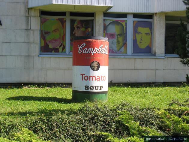 W Medzilaborcach atrakcją jest Muzeum Andy Warhola (stamtąd wywodzi się rodzina twórcy pop-artu). W zbiorach są oryginalne dzieła artysty oraz pamiątki związane z jego życiem. Fot. Adam Cyło