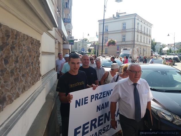 „Nie przenoście na Ferenca do Rzeszowa” - manifestacja pod biurem Platformy Obywatelskiej