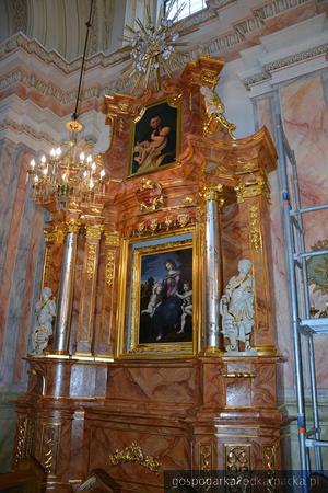 Odnawianie barokowych ołtarzy kościoła w Krasiczynie