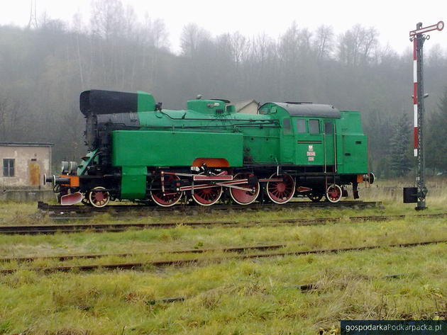 Zabytkowa lokomotywa na stacji Zagórz. Fot. Czachor. Wikimedia/Commons 