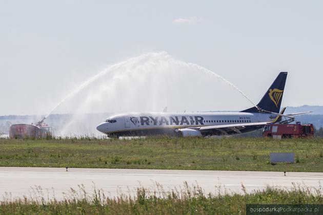 Powitanie samolotu linii Ryanair po kilkumiesięcznej przerwie. Fot.D. Lasociński