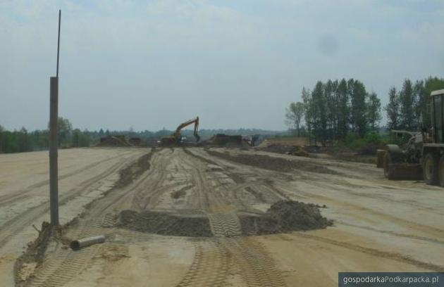 Prace na odcinku S19 na kilka dni przed zerwaniem umowy w maju 2012 roku. Fot. a4-s19rzeszow-zachod-swilcza.pl