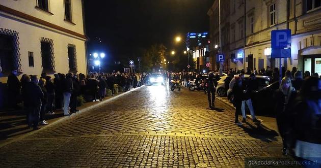 Końcówka protestu, ulica Słowackiego, z lewej strony rzeszowski ratusz. Fot. The Blogger Polska