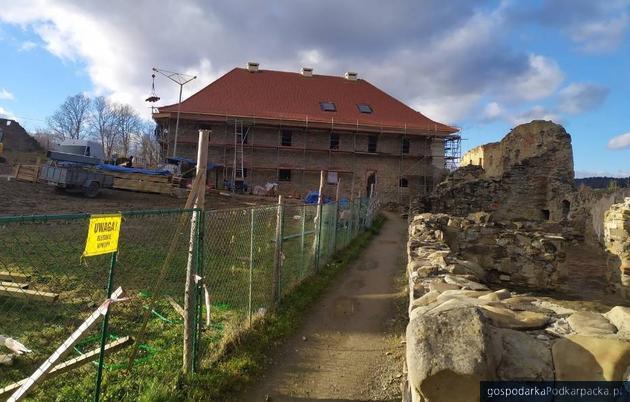 Czterech chętnych do dalszych prac konserwacyjnych w ruinach klasztoru Karmelitów w Zagórzu