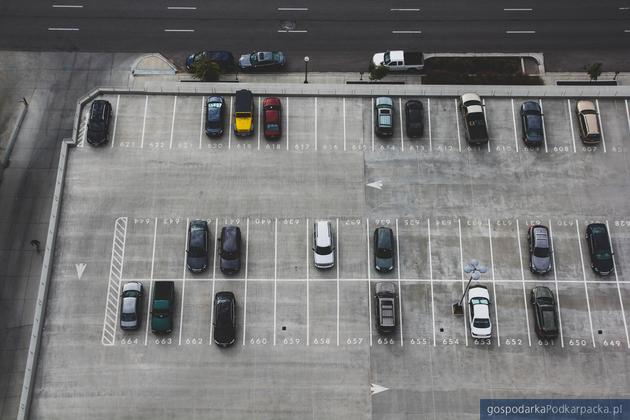 Szkoda parkingowa – co warto o niej wiedzieć?