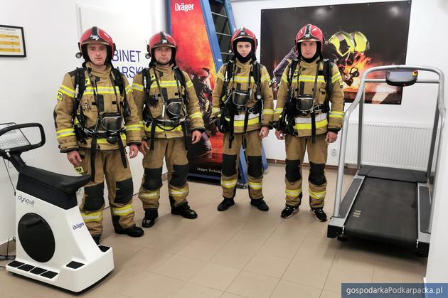 Przemyscy strażacy mają już swoją komorę dymową