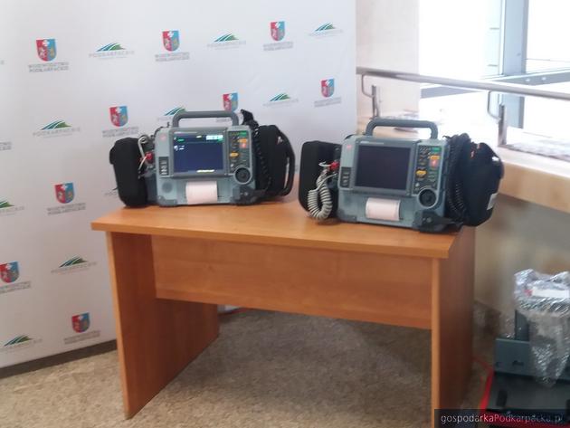 Nowe defibrylatory dla stacji pogotowia w Rzeszowie, Przemyślu i Sanoku