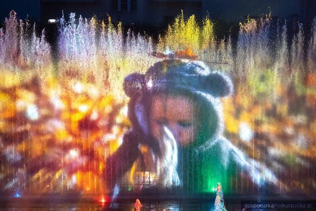 Pokazy specjalne fontanny multimedialnej na wakacjach 2022 – zobacz harmonogram