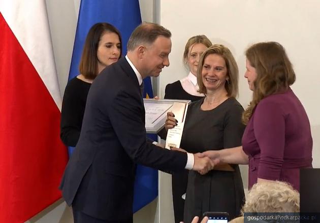 Od lewej Andrzej Duda, Anna Tworz i Edyta Salnikow. Screen z nagrania