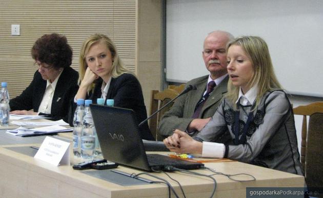 Od lewej prof. Elżbieta Dynia, mgr Kinga Kolasa-Sokołowska, dr inż. Robert Konieczka i dr Anna Konert. Fot. Adam Cyło