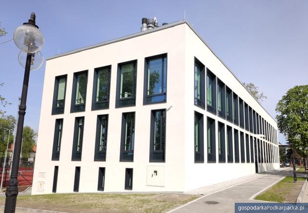 Nowy budynek jarosławskiej uczelni uroczyście otwarty