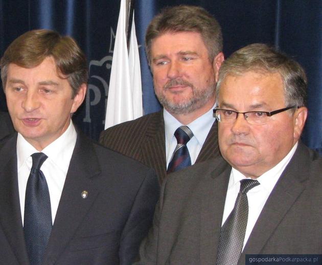 Od lewej Marek Kuchcińśki, Bogdan Rzońca oraz Stanisław Ożóg