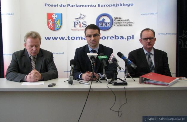 Od lewej Janusz Wojciechowski, Tomasz Poręba i Fryderyk Kapinos