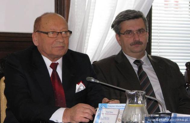 Prezydent Tadeusz Ferenc i wiceprezydent Marek Ustrobiński podczas dzisiejszej sesji. Fot. Adam Cyło