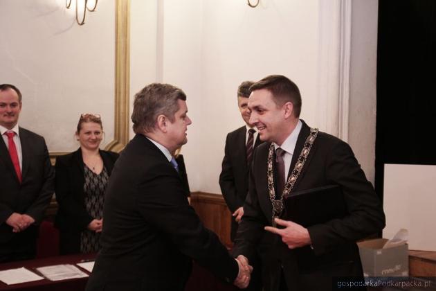 Ustępujący prezydent Norbert Mastalerz i nowy prezydent Grzegorz Kiełb