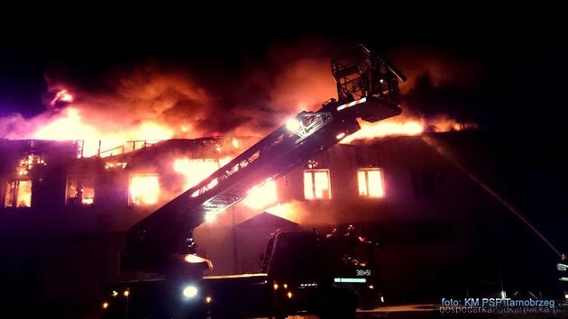 Pożar salonu Forda w Tarnobrzegu. Fot. Państwowa Straż Pożarna