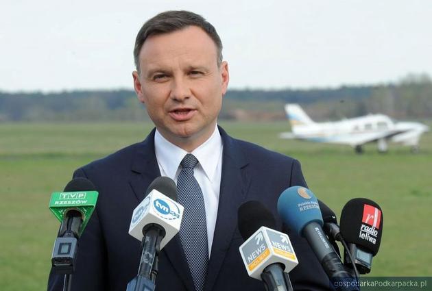 Andrzej Duda na mieleckim lotnisku. Fot. pis.org.pl